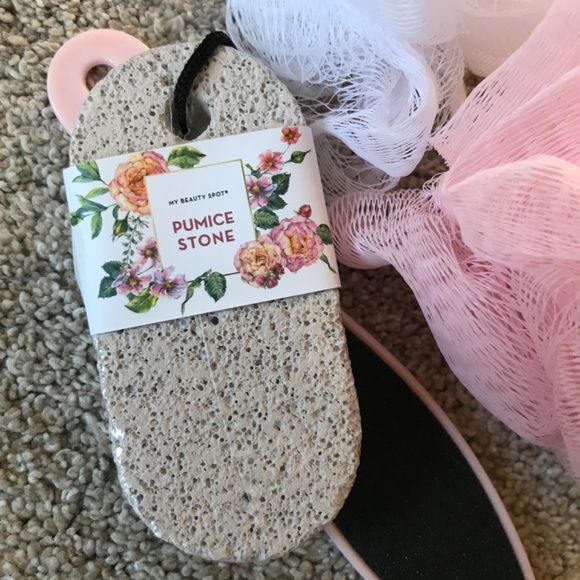 💓5/10$!! NWOT Beauty Care Loofah/Emory Board Bundle - Picture 2 of 5